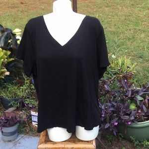 🖤NWOT Activewear Black V-Neck Top Sz 2XLARGE Closet Must Have & So Fun to Wear